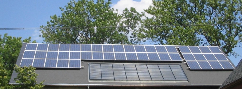 Fotovoltaikanlage Aufdachmontage Typ ZRE 9,7kW und Solaranlage Aufdachmontage Winkler Großflächenkollektor 24m²